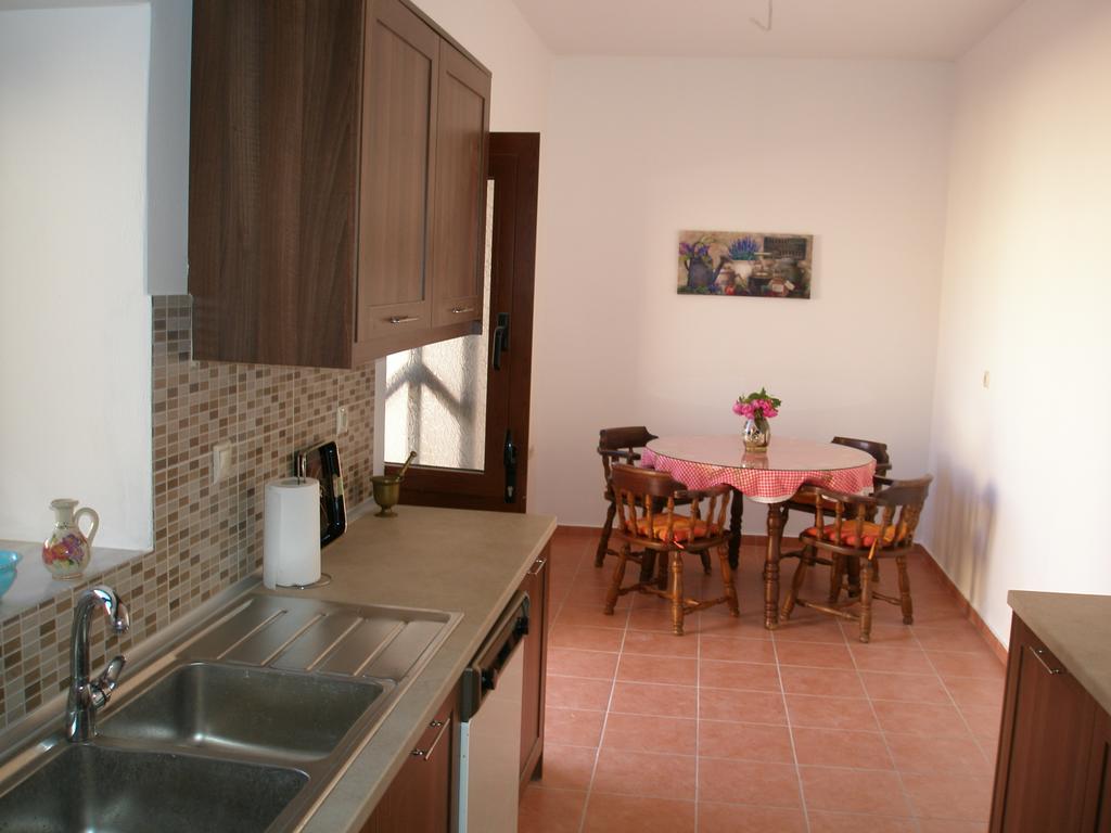 Casa Theoni